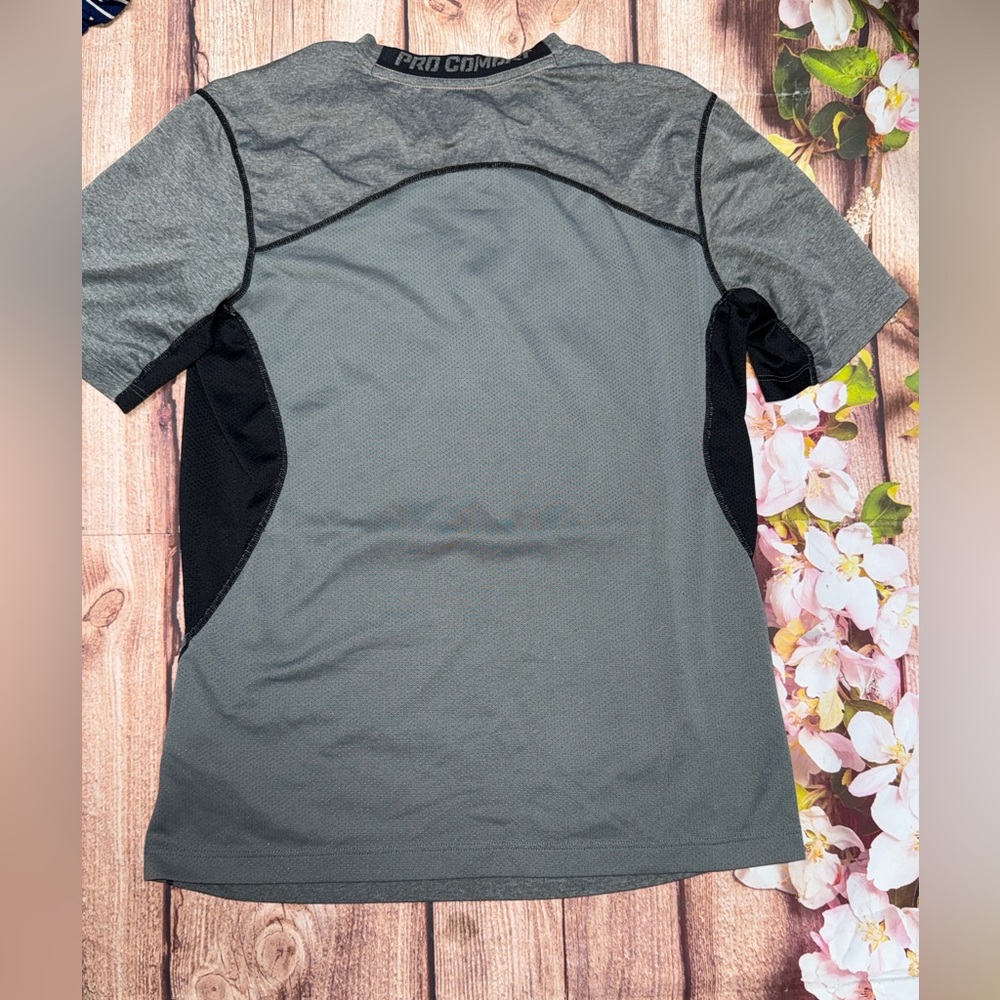 Nike Pro Combat Heather Gray Fitted Top - Picture 3 of 4